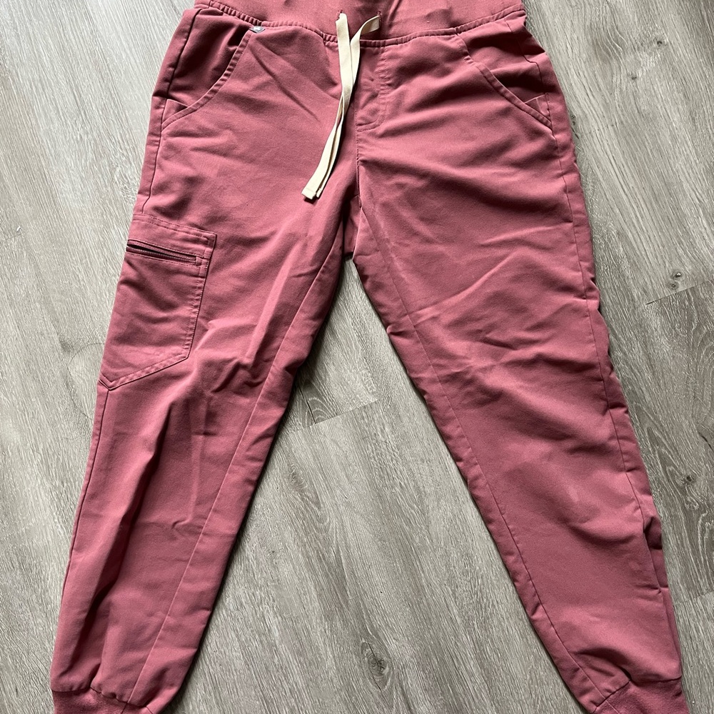 FIGS Zamora jogger scrub pants in mauve / petite xs